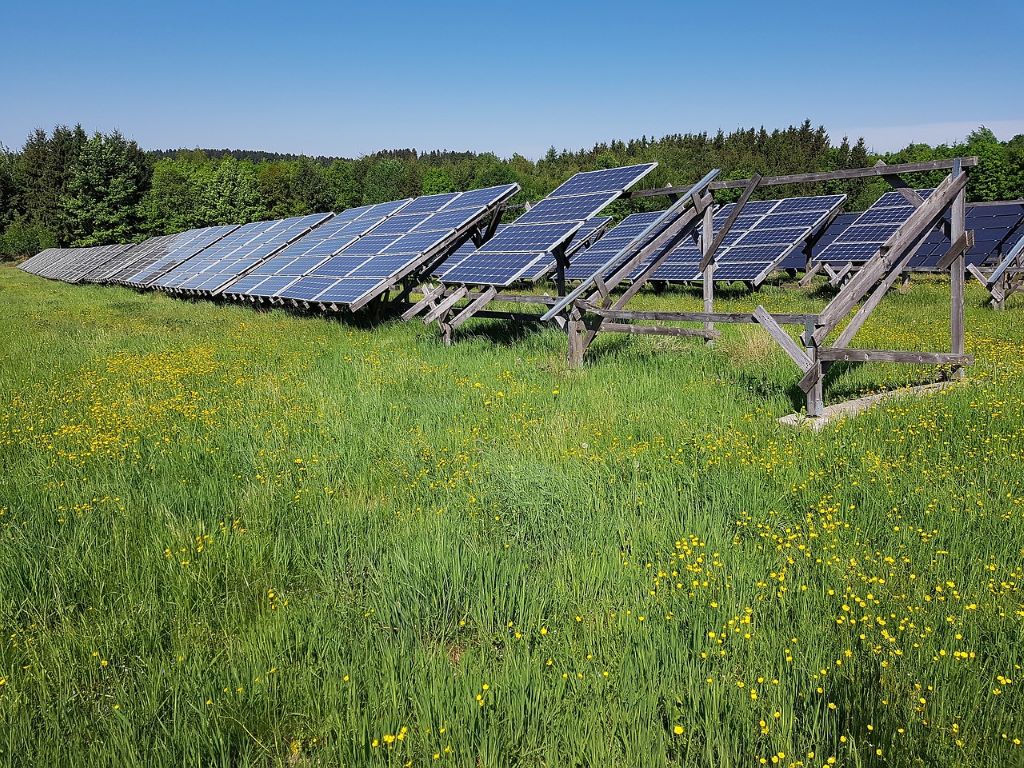 Ekonomiczne aspekty inwestycji w energię odnawialną dla gospodarstw domowych